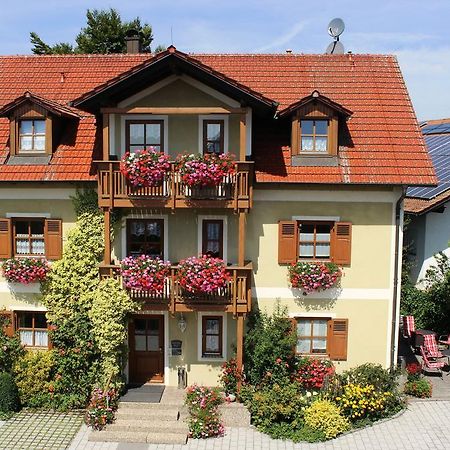 Gaeste-Haus Roesch Wiesent Екстер'єр фото