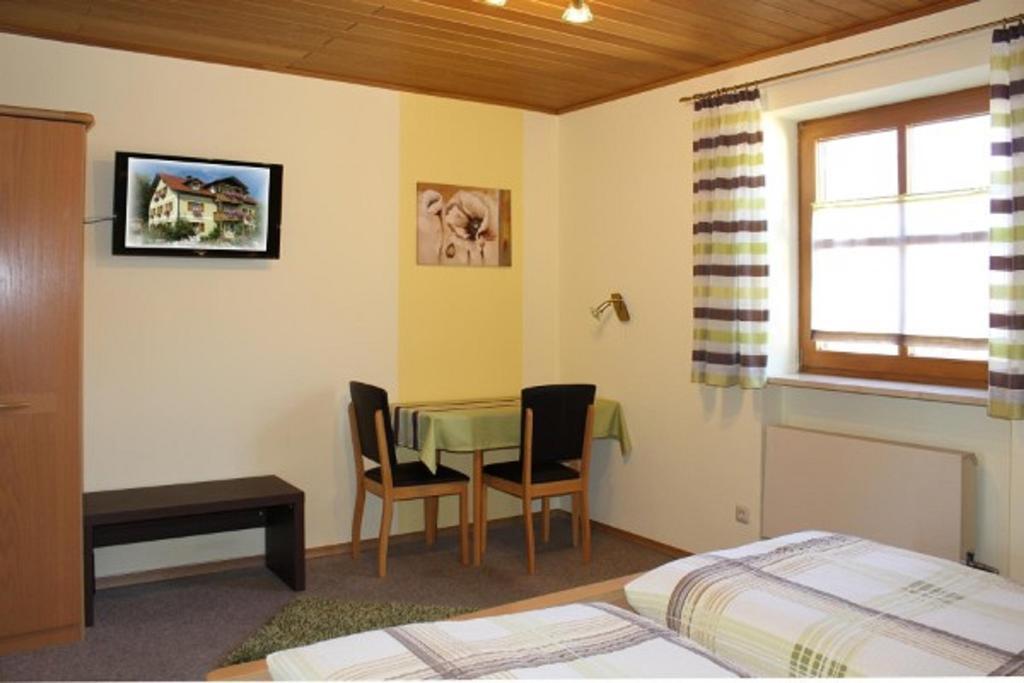 Gaeste-Haus Roesch Wiesent Екстер'єр фото